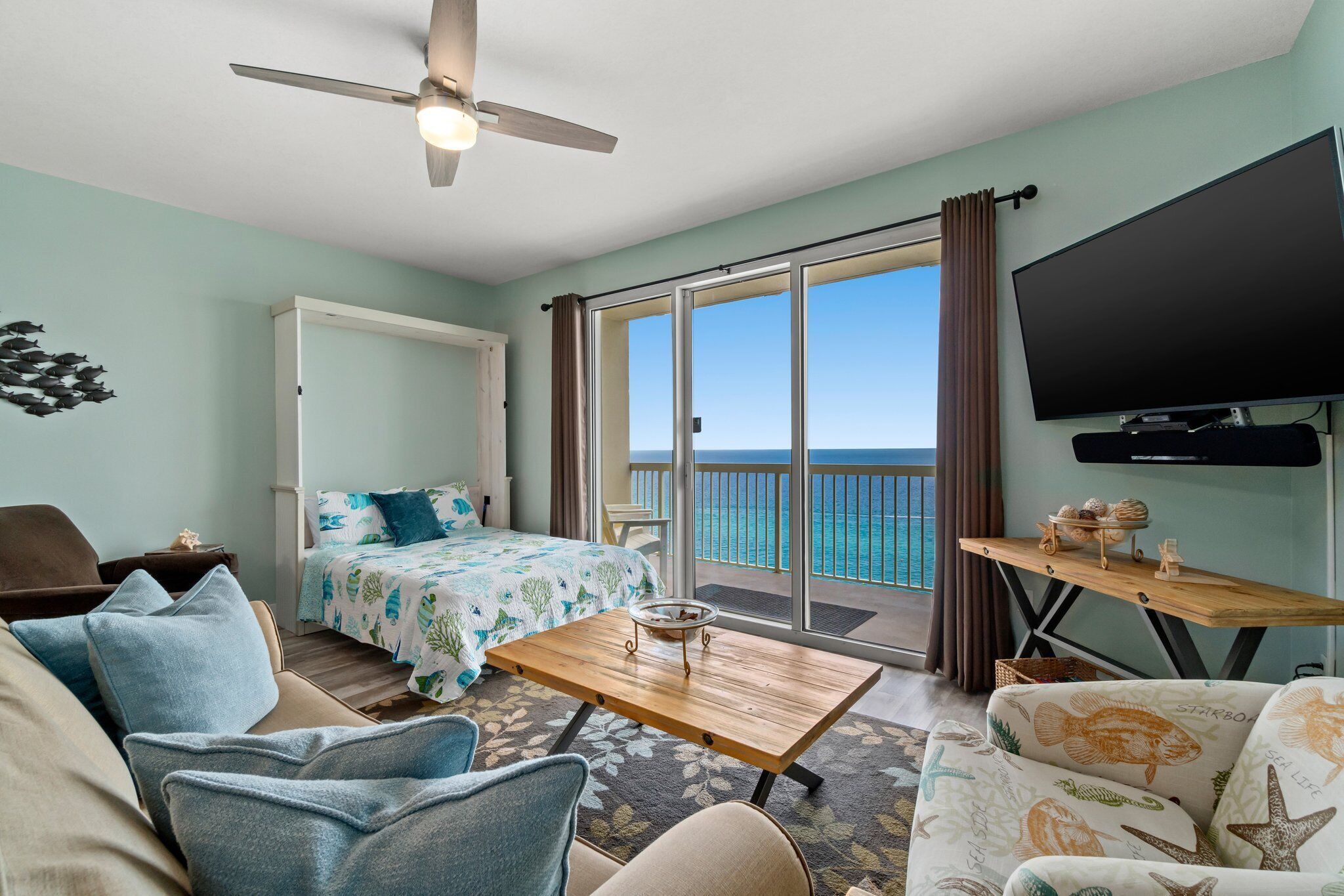Newly Remodeled Condo, Queen Murphy Bed, Free Beach Service March-October