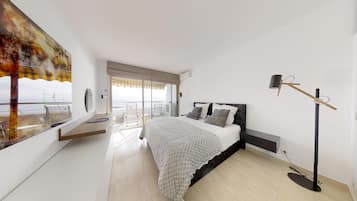 2 camere, una scrivania, insonorizzazione, ferro/asse da stiro