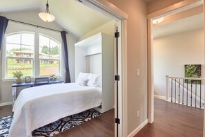 3 makuuhuonetta, työpöytä, silitysrauta/-lauta, Wi-Fi