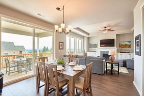 Flat-screen TV, fireplace, DVD player, books