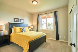 4 bedrooms, desk, iron/ironing board, travel cot - So Fresh & So Clean - A Brier Maison Luxury Rental (Dundee)