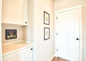 Interior - So Fresh & So Clean - A Brier Maison Luxury Rental (Dundee)