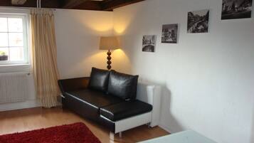 TV, livros, aparelho de som