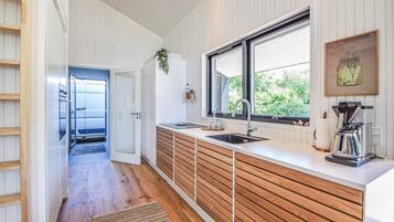 Fridge, stovetop, dishwasher, coffee/tea maker