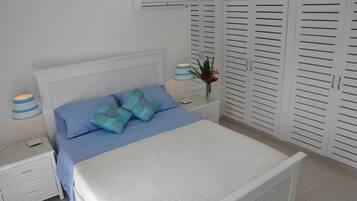 3 bedrooms, in-room safe, WiFi, bed sheets