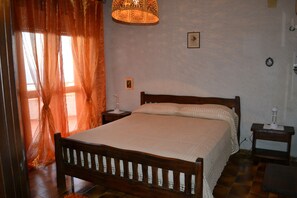 3 bedrooms, iron/ironing board, bed sheets