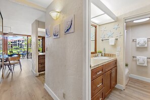 Combined shower/bathtub, hair dryer, towels - Papakea 1BD Oceanview Escape West Maui (Lahaina)