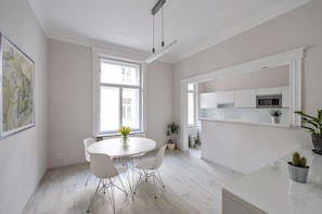 Dining - ART NOUVEAU 3BEDROOM 2,5BATHROOM APARTMENT OLD TOWN SQUARE (Prague)