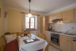 Kühlschrank, Ofen, Herdplatte, Geschirrspüler