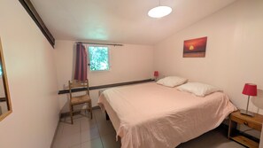3 chambres, fer et planche à repasser, accès au Wi-Fi (inclus)