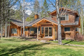 Exterior - RMR: Teton View Cabin Home in Wilson,WY (Wilson,)