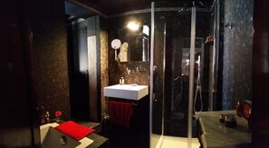 Combined shower/tub, hair dryer, towels, soap