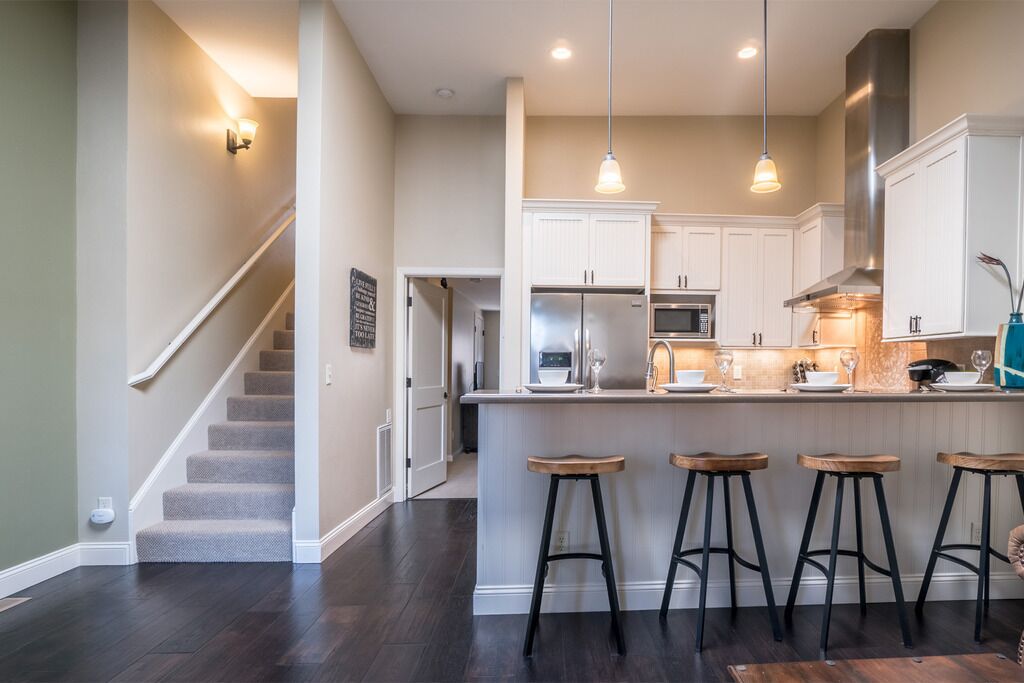 Refrigerador, microondas, lavavajillas y cafetera y tetera 