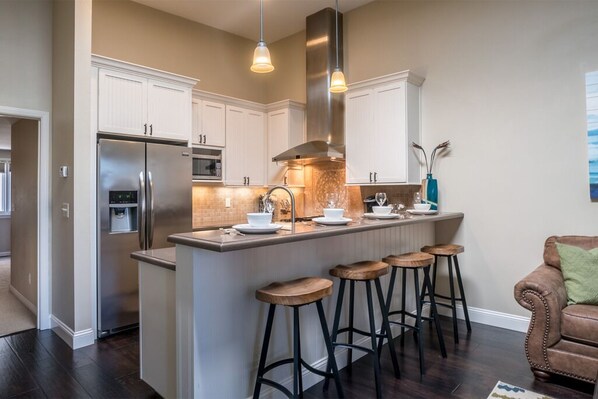 Fridge, microwave, dishwasher, coffee/tea maker