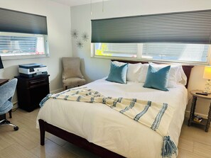 3 bedrooms, desk, iron/ironing board, travel crib