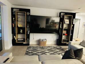 Smart TV, video game console, Netflix, DVD player - Waterfront home near Siesta Key with pool overlooking canal and kayaks. (Sarasota)