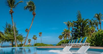 Breathtaking, Luxurious Beachfront Villa Sand, Gold Standard Certified!