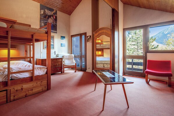 6 chambres, fer et planche à repasser, lit parapluie, Wi-Fi gratuit