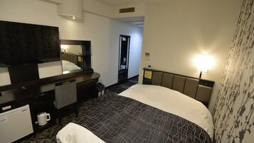 Desk, blackout curtains, free WiFi, bed sheets