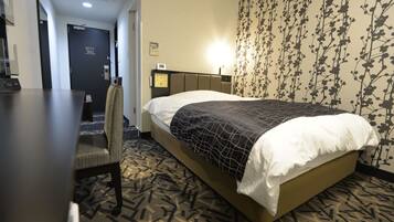 办公桌、遮光窗帘、免费 WiFi、床单