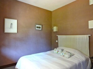3 Schlafzimmer, Bügeleisen/Bügelbrett