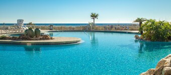 Beautiful  Updated Edgewater Villa 