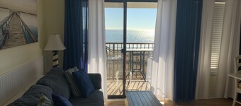 Panoramic sea views in Admirals Row