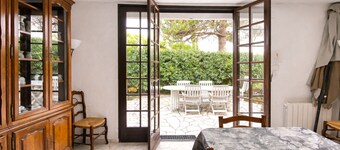 Family-Friendly Beach House, Walking Distance to Shore & Shops