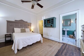 1 bedroom, iron/ironing board, free WiFi, bed sheets - Dimon Cottage, Suite B (Columbus)