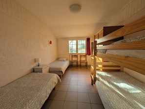 6 Schlafzimmer, Bügeleisen/Bügelbrett, kostenloses WLAN, Bettwäsche