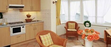 Fridge, microwave, dishwasher, coffee/tea maker