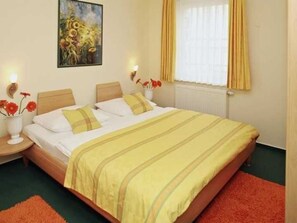 2 bedrooms, travel crib, WiFi, wheelchair access