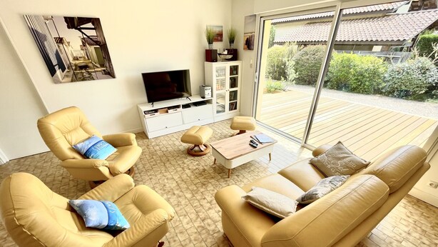 TV - Villa Rebecca by Agence Bru - 11201 (Lacanau)