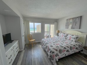 2 bedrooms, free Internet, bed sheets