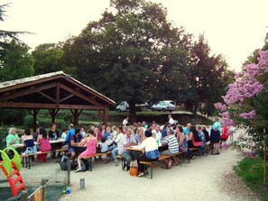 Outdoor dining - 87 acres of preserved nature and many activities in unique Holiday Resort **** (Gavaudun)