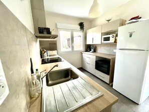 Réfrigérateur, micro-ondes, four, lave-vaisselle