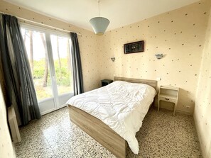 3 bedrooms, iron/ironing board
