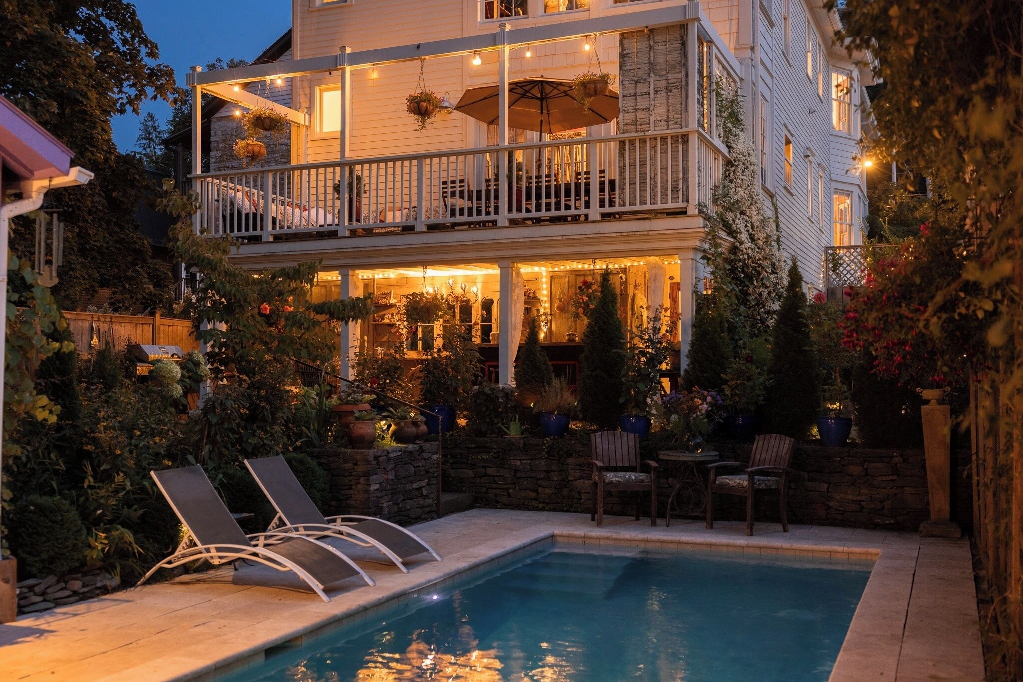 حمّام سباحة خارجي، حمّام سباحة مُدفَّأ