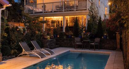 Tyylikäs vaalealla täytetty Hudson Spa -koti, jossa on suunnittelijasauna. Uima-allas: 2020!