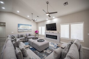 Living area - Lucerne · 35% Off Fall Special - Luxury Home Near Strip (Henderson)
