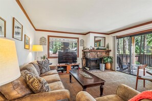 Smart TV, fireplace