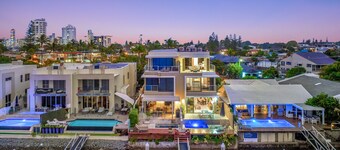 $3 Million Waterfront Villa - pets welcome