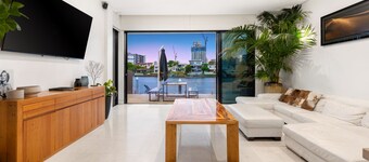 $3 Million Waterfront Villa - pets welcome