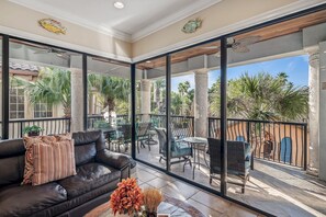 TV, DVD player - Bella la Vita - Luxury Mediterranean  ~ Sleeps 12 (Miramar Beach)