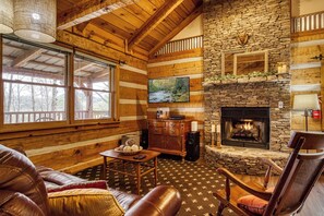 Een televisie, een open haard en een dvd-speler