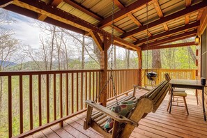 Outdoor dining - Romance, Hot Tub, Firepit, Secluded, Whirlpool Bath, Fireplace - Pipers Place (Townsend)