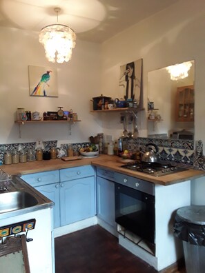 Réfrigérateur, micro-ondes, cafetière/bouilloire