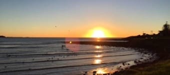 LAZY DAYZ SHELLHARBOUR is less than 5 mins walk to 2 beaches and Little Lake