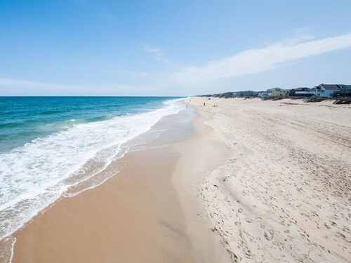 Semi oceanfront location with a 3 min walk to the ocean and Gift Card 