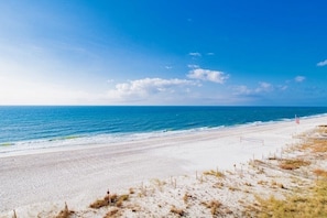 On the beach - Seawind 505 | Beautiful updated condo! Amazing location! Splash pad for kids! (Gulf Shores)